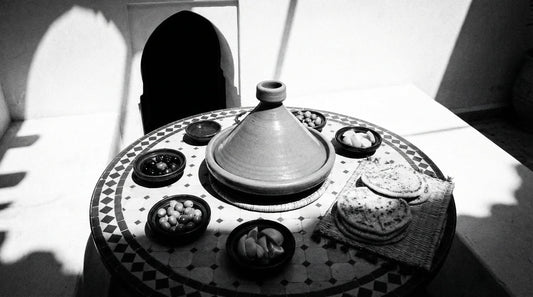 モロッコの食卓に並ぶタジン鍋